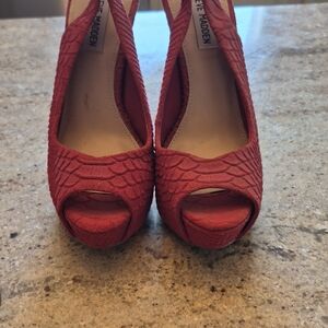 Steve Madden Textured Red Peep Toe Heels 6 Inch Heels